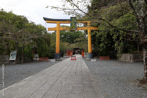 A Japanese shrine : a scene of the access to the precincts of Hirano-jinjya Shrine in Kyoto City 
