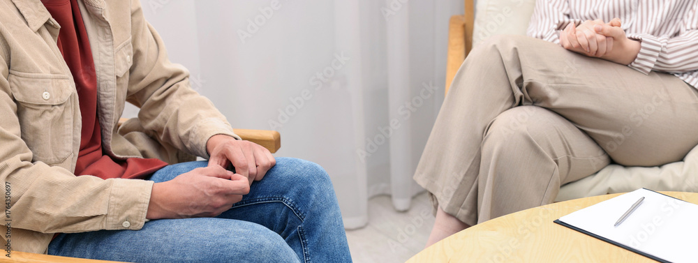 Obraz premium Professional psychologist working with patient in office, closeup