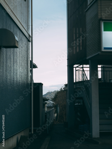 建物の隙間をスナップした