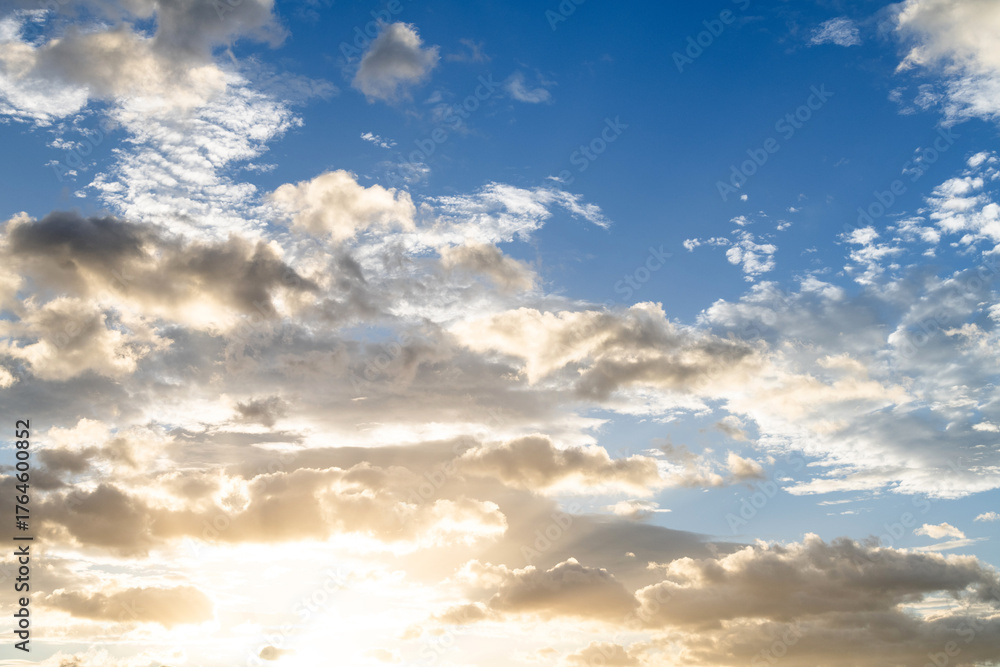 Fototapeta premium Orange light through the cloud