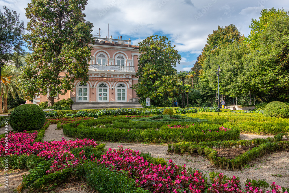 Obraz premium Beautiful park with tree species and patterned flowerbed in Opatija