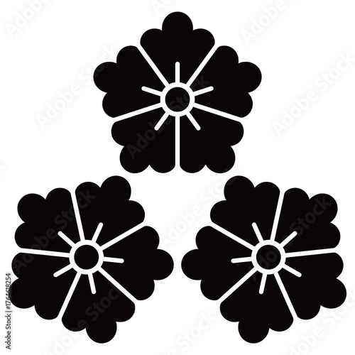 家紋です。三つ尻合わせ唐花といいます。