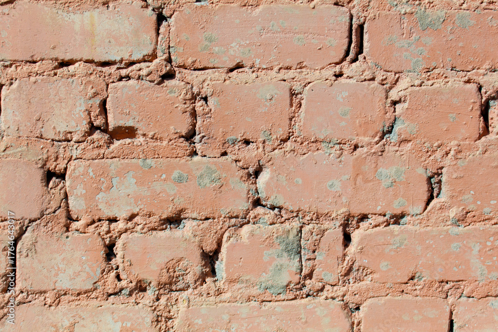 Obraz premium A brick wall with a lot of dirt and grime on it