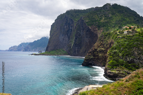Wallpaper Mural „Küstenlandschaft mit Meer – ruhige natürliche Szenerie“ Madeira Torontodigital.ca