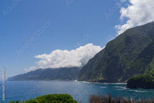 Wallpaper Mural „Küstenlandschaft mit Meer – ruhige natürliche Szenerie“ Madeira Torontodigital.ca