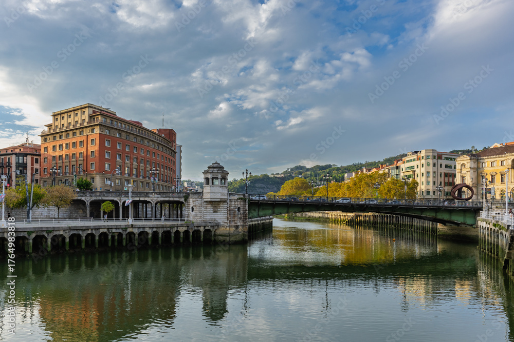 Obraz premium View of the city of Bilbao, in Vizcaya, Basque Country.