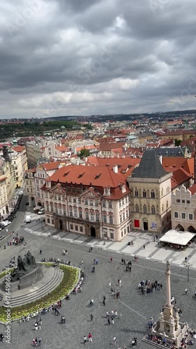 Vista aérea de la Plaza de la Ciudad Vieja y la Iglesia de Týn en Praga, República Checa
