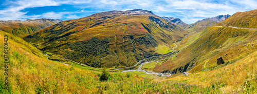 Przełęcz Furka (niem. Furkapass, wł. Passo della Furka) widok z przełęczy, Alpy, jesień 2025