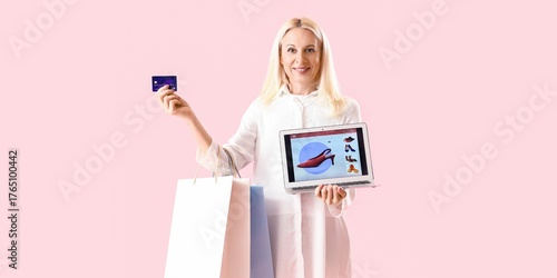 Mature woman with laptop, c...