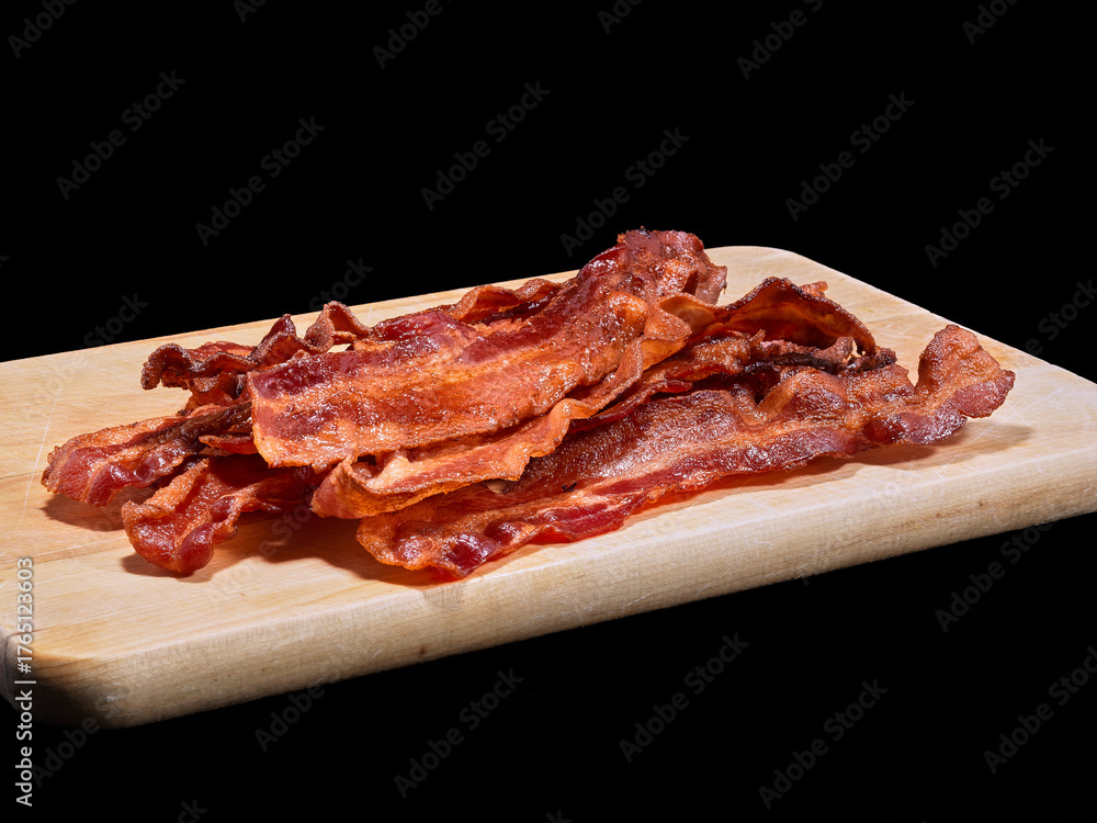 Obraz premium Crispy Bacon on a Wooden Cutting Board