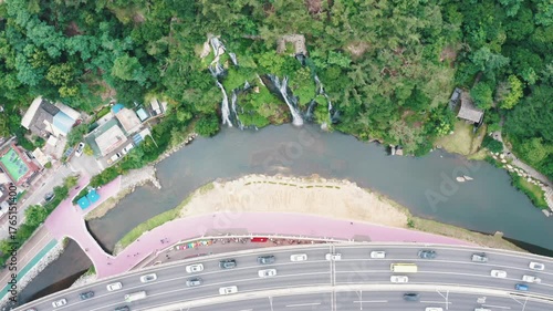 서울 홍제천 인공폭포 드론 푸티지 (카페 폭포 앞)
Seoul Hongjecheon Artificial Waterfall Drone Footage Near Cafe Waterfall