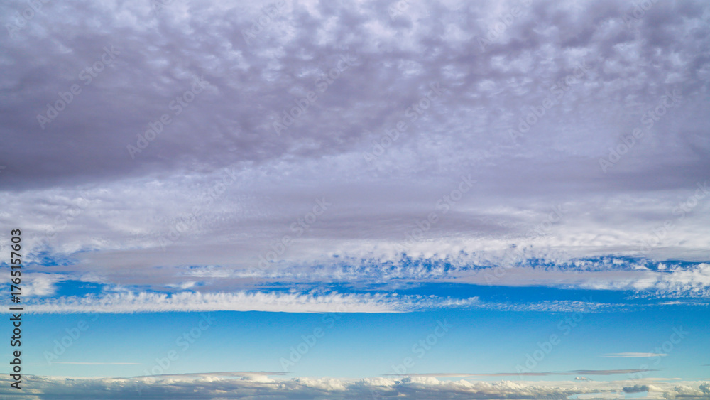 Fototapeta premium Colorful clouds and blue sky creating a stunning natural scene