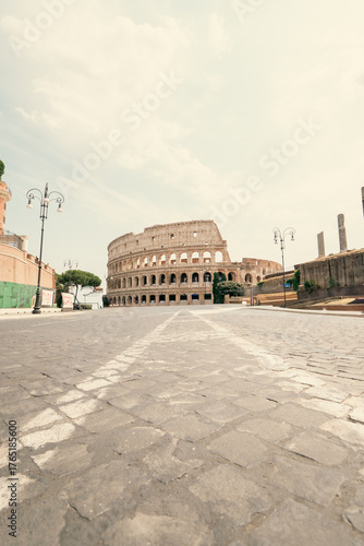 El coliseo al fondo de la calle