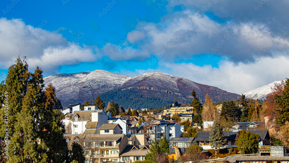 Obraz premium mountain village in the winter San Carlos de Bariloche Patagonia Argentina glacial lake Nahuel Huapi, next to the Andes Mountains, base city for skiing in the mountains