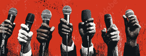 赤いテクスチャ背景を背に、多様な人々がマイクを握り、公共の場で意見を表明する様子を描いた、力強いメッセージを伝えるメディアと表現の自由を象徴するベクターイラストレーション。