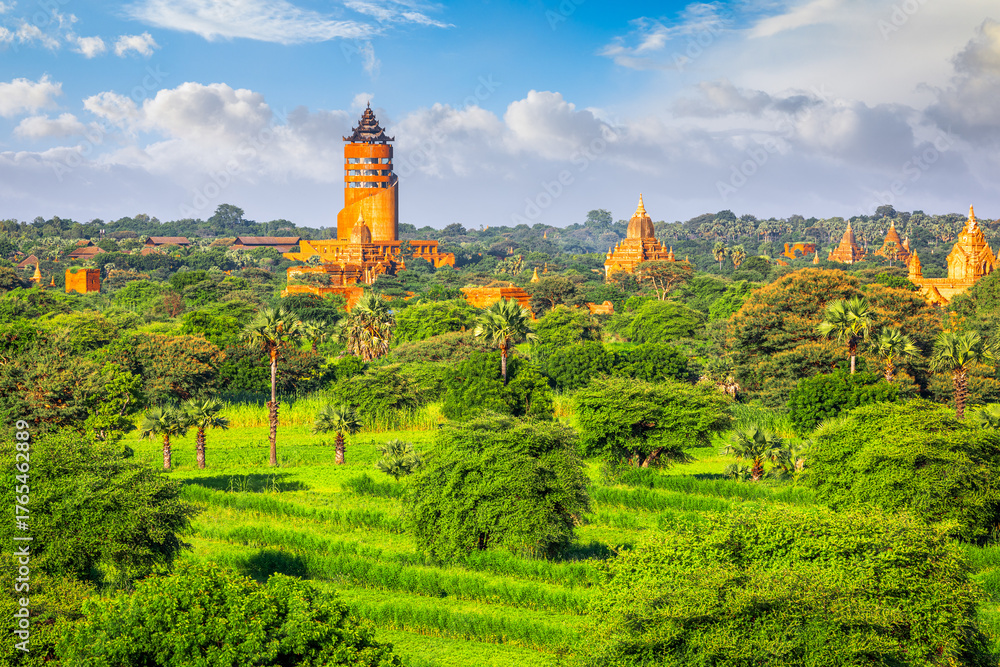 Obraz premium Bagan, Myanmar with Ancient Temples 428