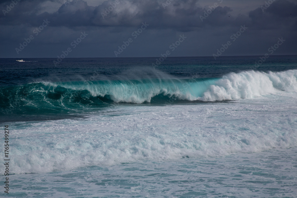 Fototapeta premium 奄美大島の秋の海。