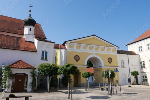 Kapelle und Ludwigstor in Türkheim