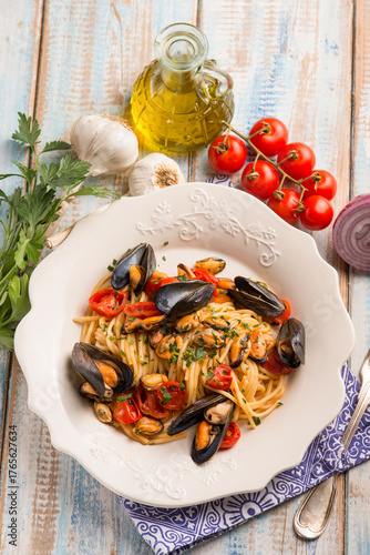 spaghetti with mussels tomatoes and parsley