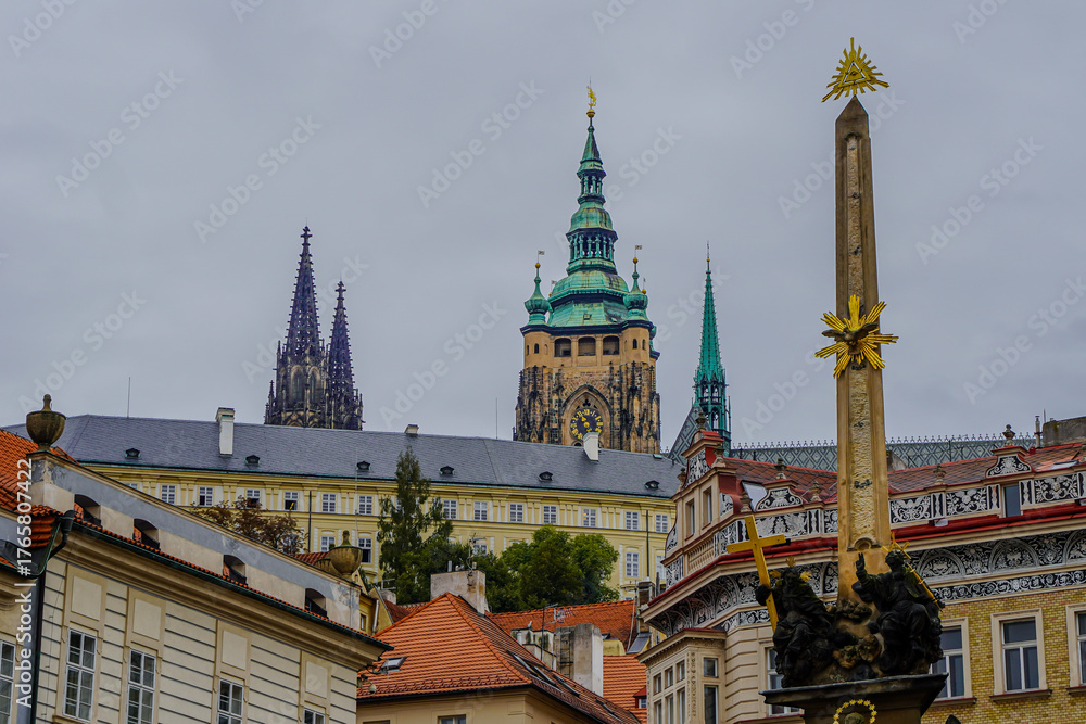 Fototapeta premium Beautiful aerial and detailed view of Prague Castle with St. Vitus Cathedral and the Old Royal Palace, Czech Republic — Gothic architecture and panoramic city skyline