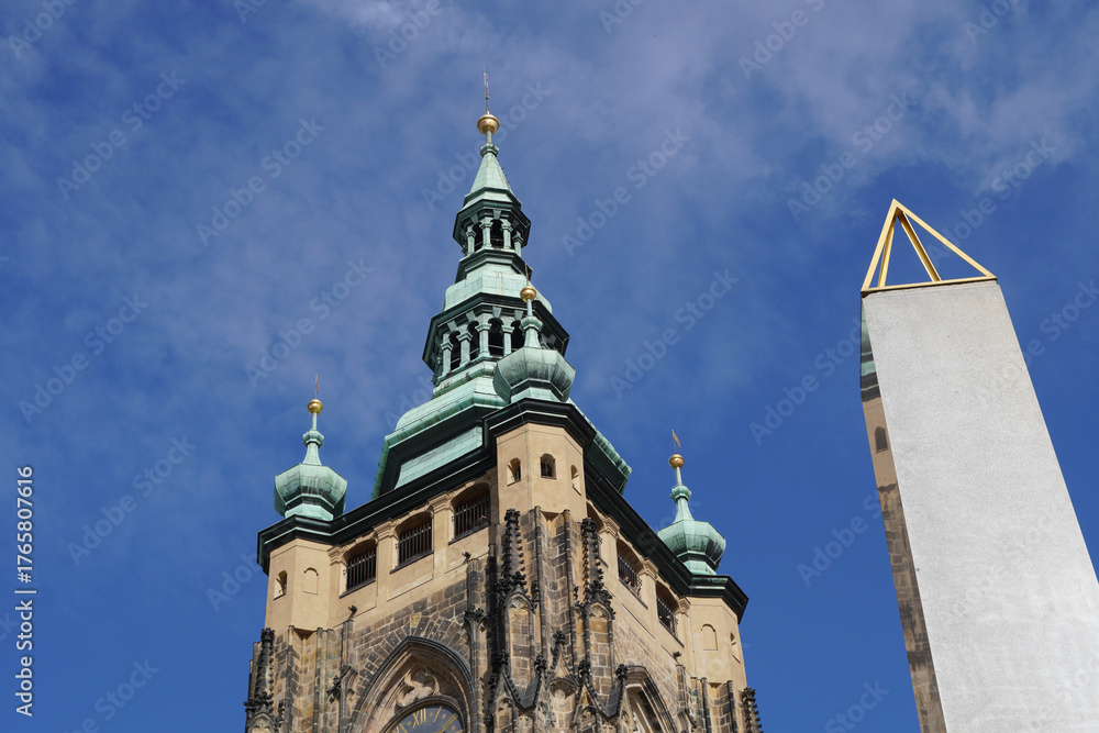 Obraz premium Beautiful aerial and detailed view of Prague Castle with St. Vitus Cathedral and the Old Royal Palace, Czech Republic — Gothic architecture and panoramic city skyline