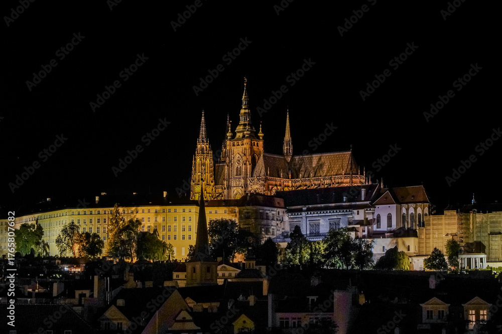 Fototapeta premium Beautiful aerial and detailed view of Prague Castle with St. Vitus Cathedral and the Old Royal Palace, Czech Republic — Gothic architecture and panoramic city skyline