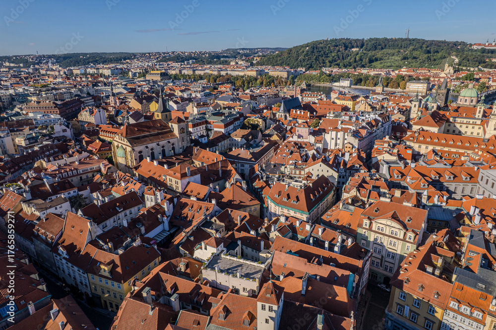 Obraz premium Beautiful Aerial View of Prague City, Czech Republic — Historic Skyline with Vltava River, Charles Bridge and Prague Castle