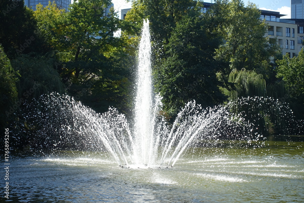 Naklejka premium Springbrunnen an der Bockenheimer Anlage in Frankfurt