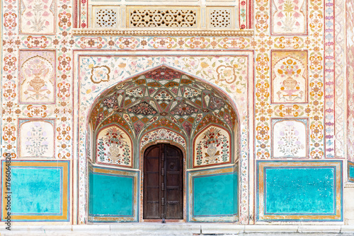 Fotografie Stunning facade of Ganesh Pol entrance in Amber Fort Palace, Jaipur, Rajasthan, India