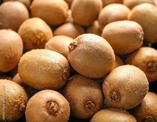 Close-up of many ripe kiwis