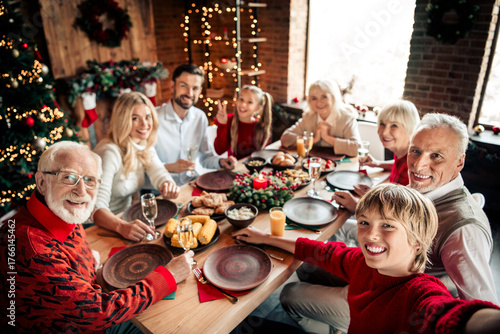 Konstfotografi Family celebration at Christmas dinner around the table with a tree and festive