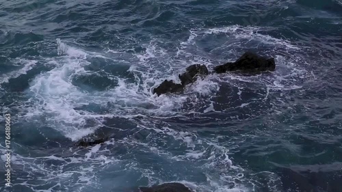 The powerful and dynamic sea of ​​Amam