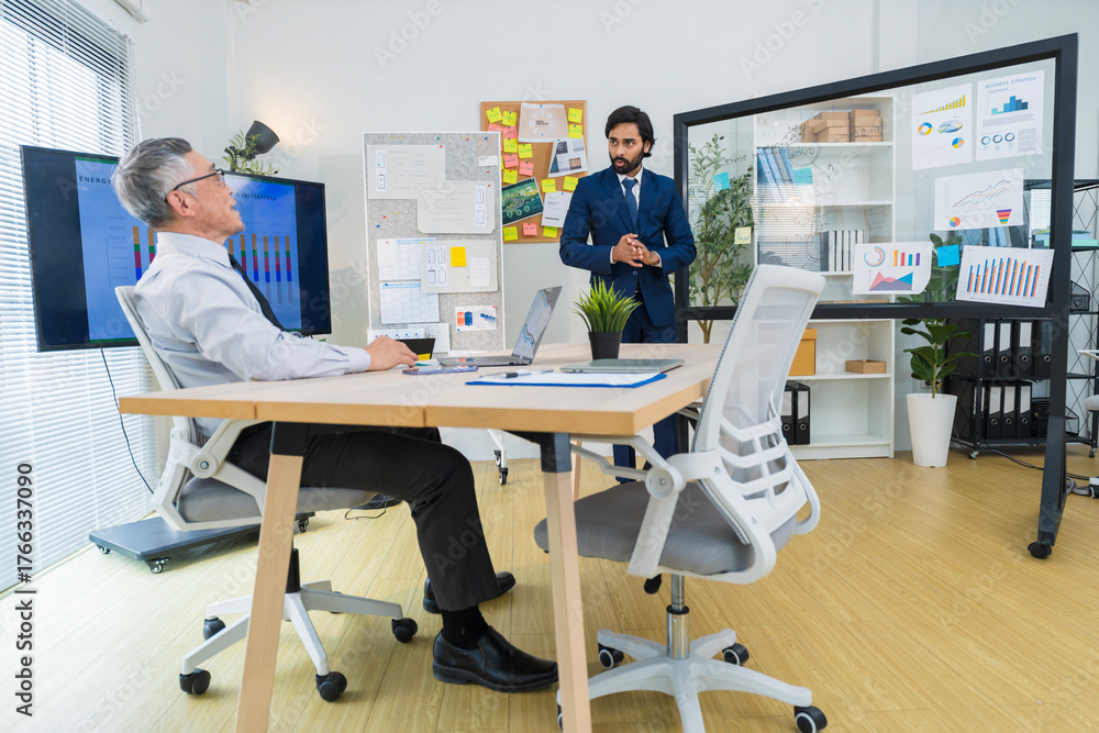 Obraz premium Business Professionals Discussing Project in Modern Office