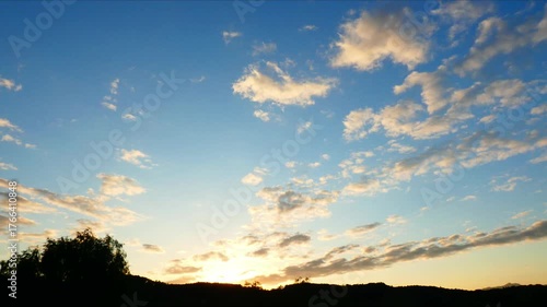 夕暮れをインターバル撮影した風景