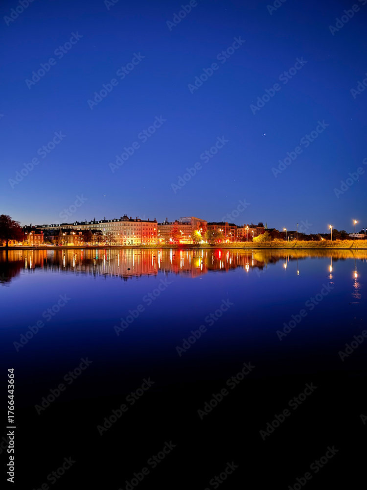 Fototapeta premium Sortedam lake in central Copenhagen at dusk