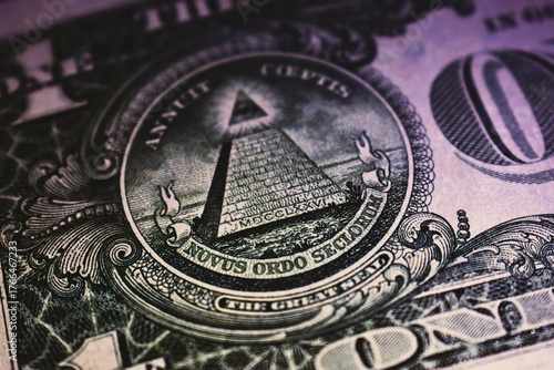 Φωτογραφία Macro Close-Up of the Great Seal on a US One Dollar Bill: Eye of Providence