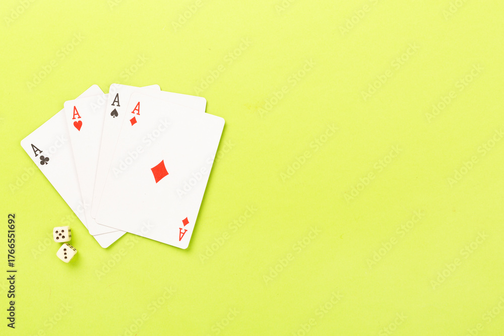 Obraz premium Poker chips and playing cards on color background, top view. Casino card game