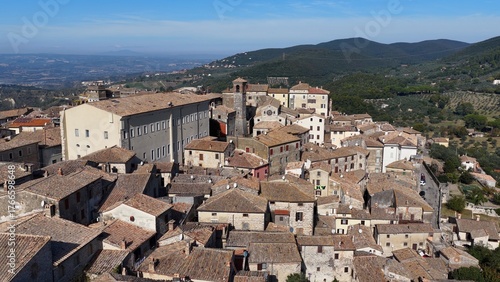 Lugnano in Teverina, (Terni, Umbria, Italia), caratteristico borgo medievale.
Vista aerea di Lugnano.
