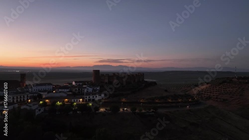 Wallpaper Mural Amanecer en el castillo de Burgalimar en Baños de la Encina, Andalucía	 Torontodigital.ca