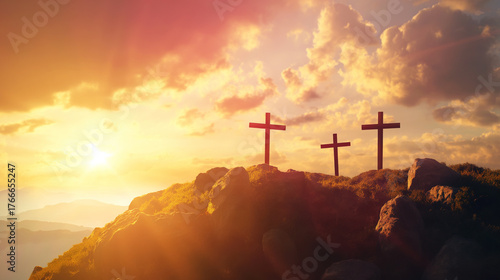 Três Cruzes no Topo de Colina ao Pôr do Sol