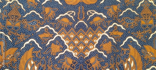 Quadro su tela Traditional batik pattern with brown and navy blue tones featuring floral and animal motifs
