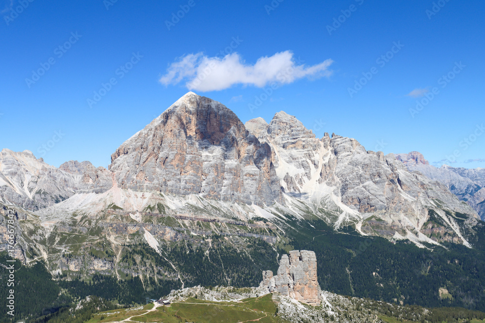 Obraz premium Beautiful aerial view of Dolomites - hiking around Cinque Torri