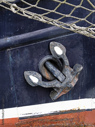 Nahaufnahme einer Ankers an einem alten Segelschiff