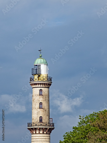 Nahaufnahme der Fassade des alten Leuchtturms des Seebads Warnemünde in Rostock, Deutschland