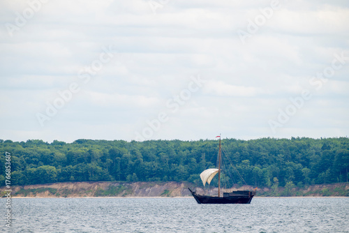 Kogge,Traditionssegelschiff auf der Eckernförder Bucht, Schleswig-Holstein, Deutschland