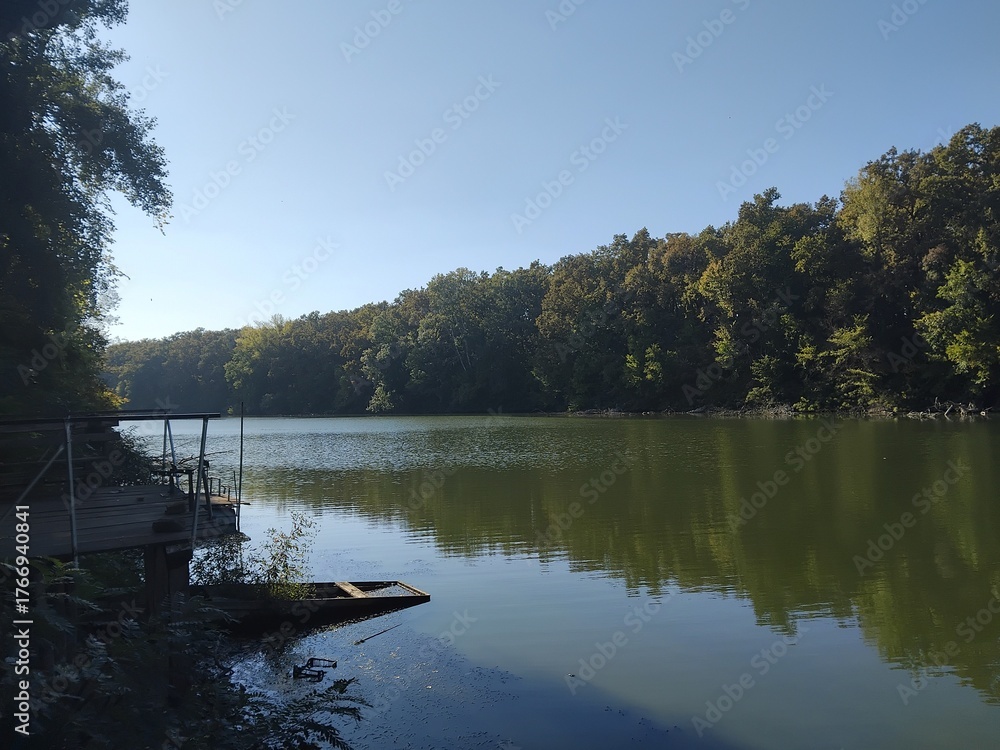 Obraz premium Flusslandschaft mit Boot