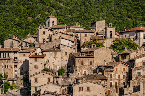 Scanno is an Italian town of 1 782 inhabitants located in the province of L’Aquila, in Abruzzo. The municipal area, surrounded by the Marsican Mountains.