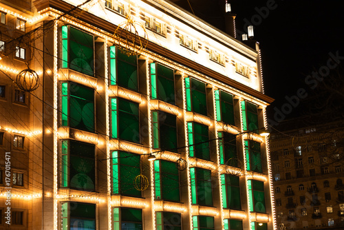 Obraz na plátně Central Kyiv TSUM building decorated and illuminated for Christmas holidays