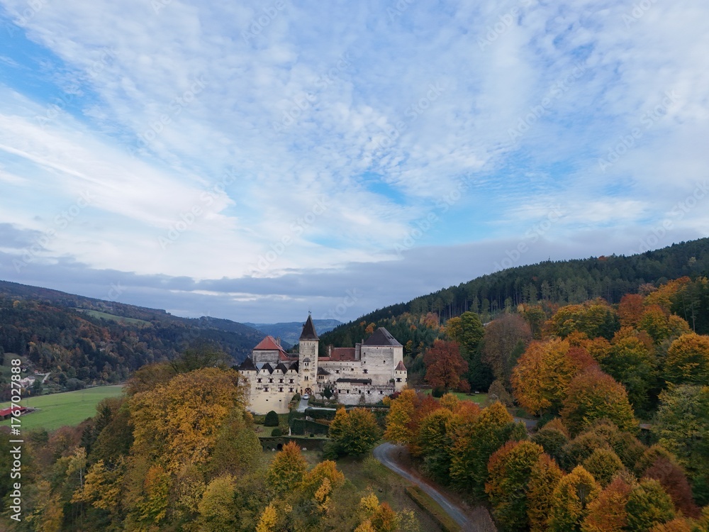 Obraz premium Burg Feistritz im Feistritztal, am Wechsel