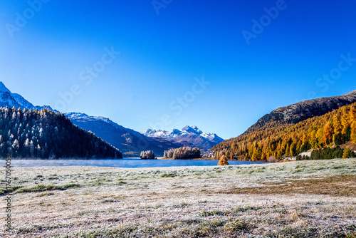 Herbst im Engadin in Graubünden in der Schweiz